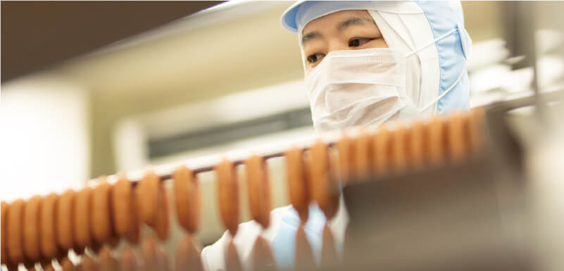 直営工場で、職人が丁寧に作る。